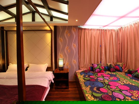 月影星空榻榻米大床房