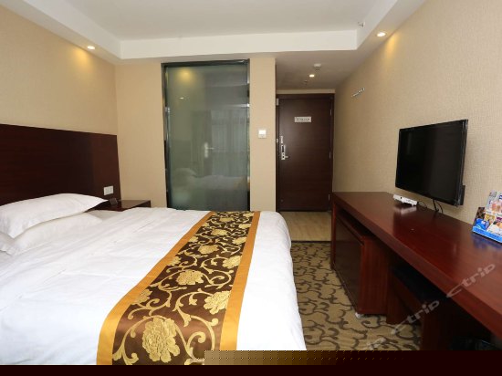 精品阳光大床房