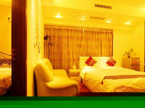 时尚温馨大床房