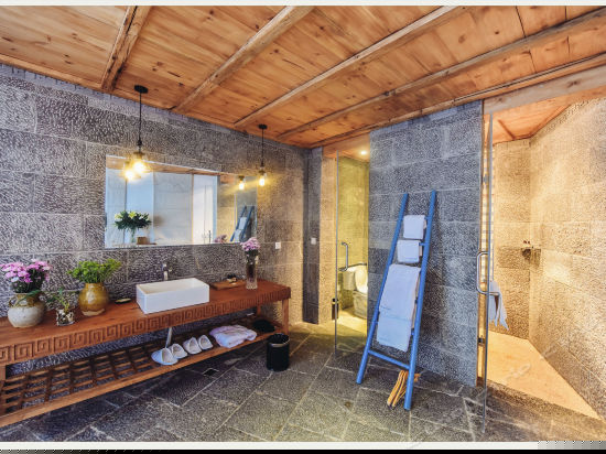 S202宽面海景露台家庭套房