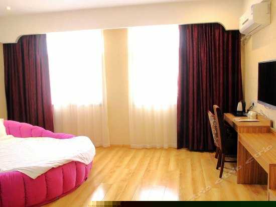 豪华主题圆床房