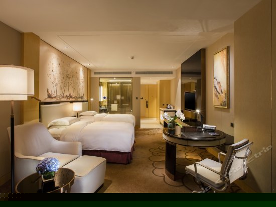 高楼层豪华江景双床房