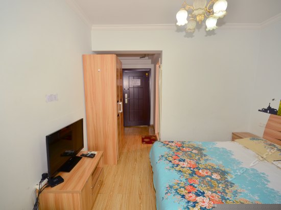 现代简约大床房