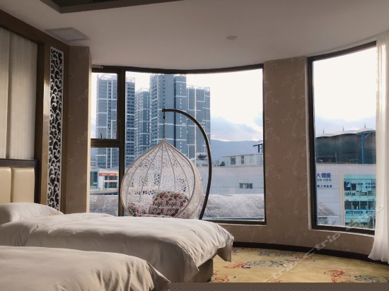 豪华双人间带电脑