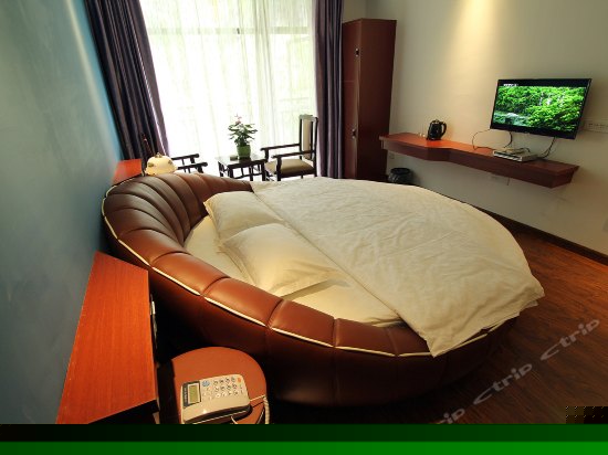 浪漫阳台圆床房