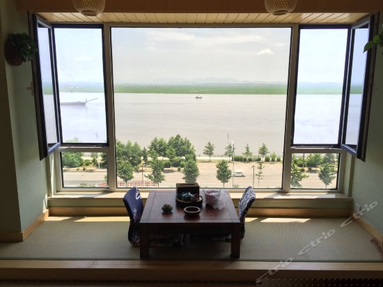一线江景榻榻米温泉房