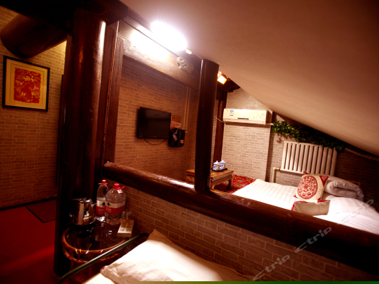 豪华阁楼斜坡顶大炕