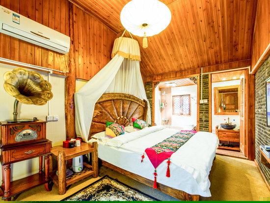 纳西庭院豪华大床房