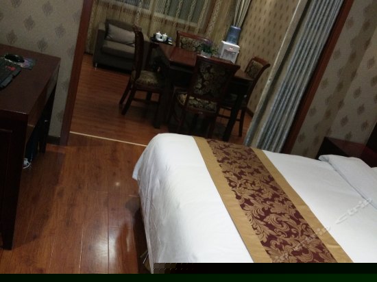 豪华大床麻将套房