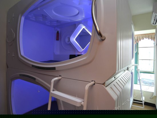 女生四人间单人舱