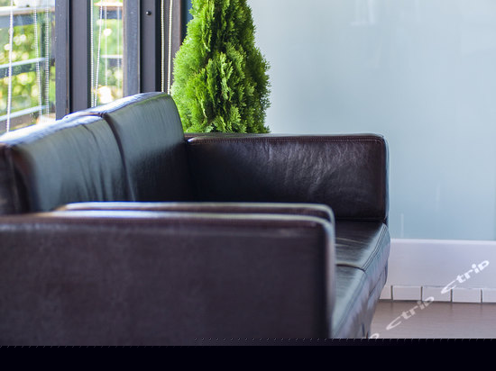 摩登工业四人房