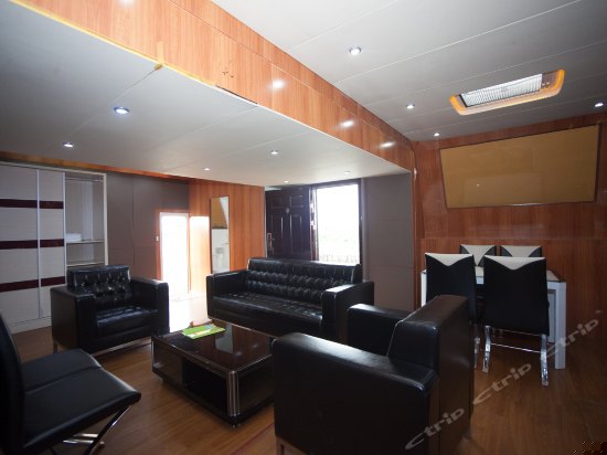 豪华贵族公寓型房车