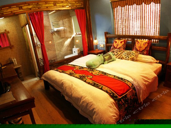 花盏庭一楼大床房