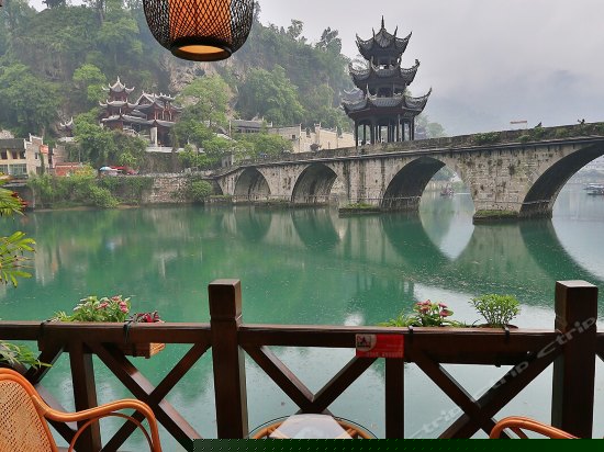 雾轻拂幔（水面观景房)