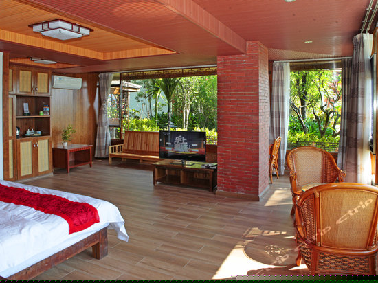 傣家风情亲子房