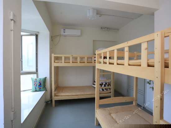 180度江景男生六人房