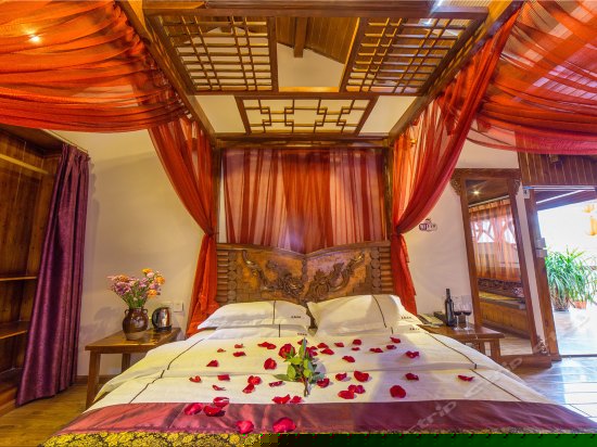 豪华蜜月大床房