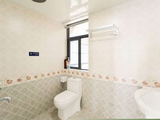 温馨三室一厅套房