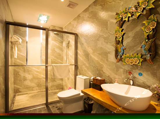 海景豪华圆床房102