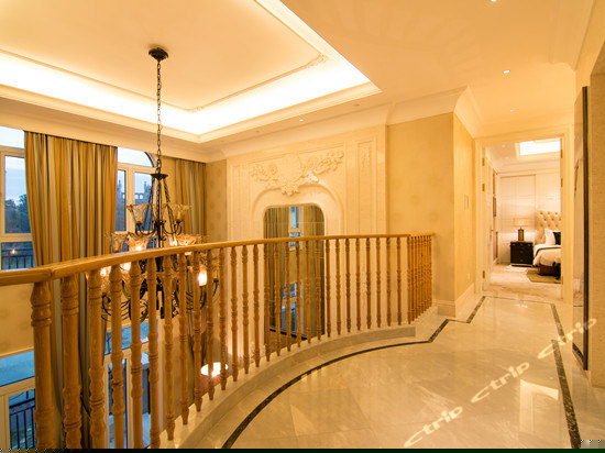 独栋5居室湖景别墅