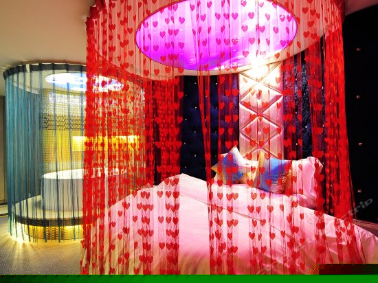 浪漫星空冲浪间