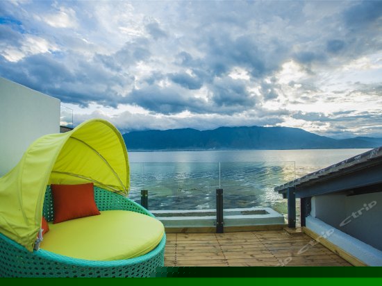 三楼豪华复式海景套房