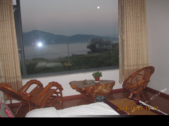 大床实木复古海景房