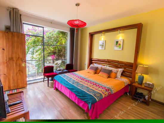 姮娥归阳台大床房