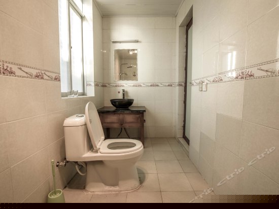 二楼阳光天窗双床房