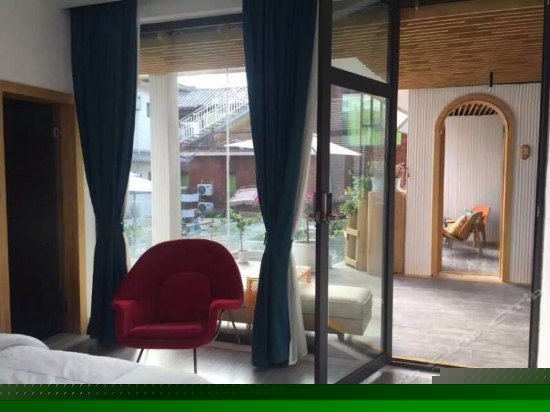 简约舒适大床房