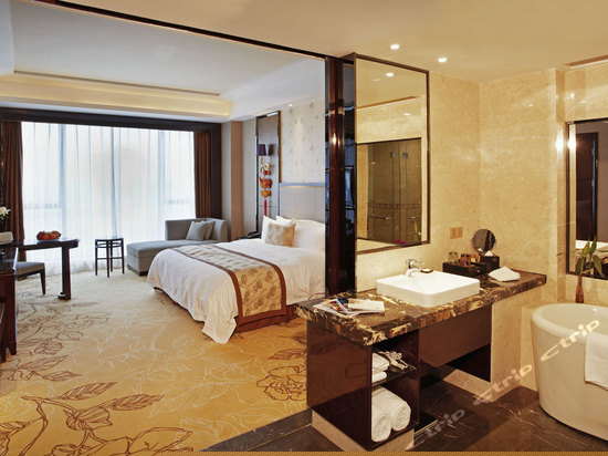 湖景商务大床房