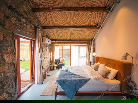 后现代独立温泉房