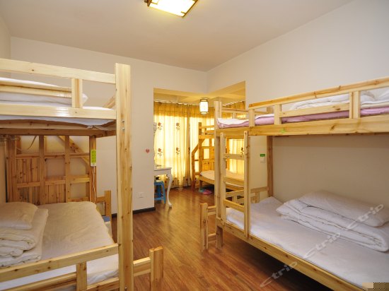 女生六人间(床位)