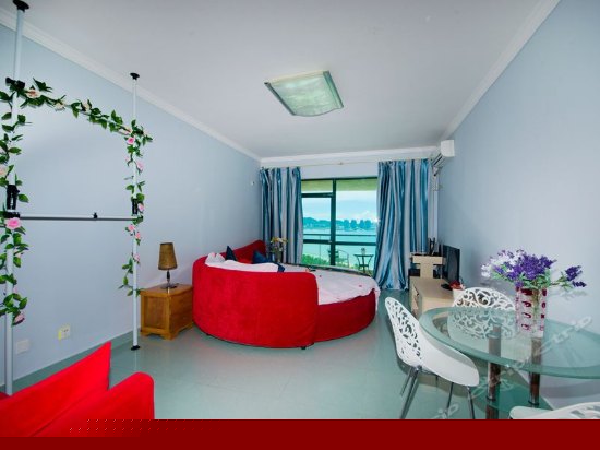 电脑海景圆床房