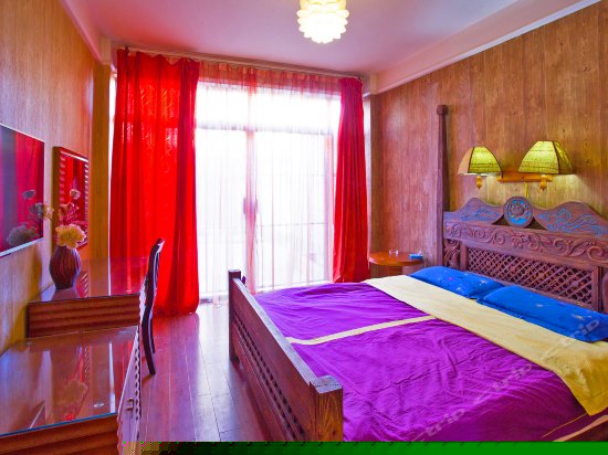 浪漫蜜月大床房