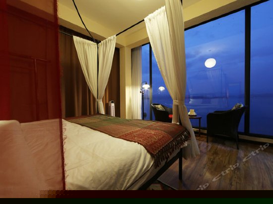 双鸳/亲水蜜月房