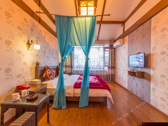 二楼舒适大床房