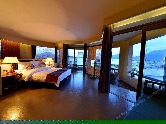 玉龙雪山全景房