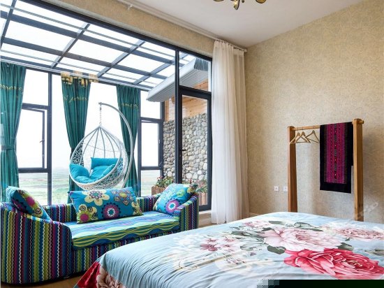 美式田园阳台大床房