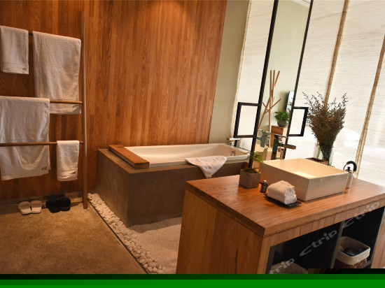 最美洱海阳台海景家庭房