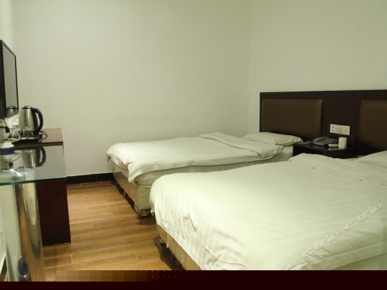 标准双人房（无窗）