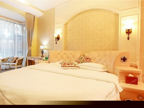 林荫海景蜜月房