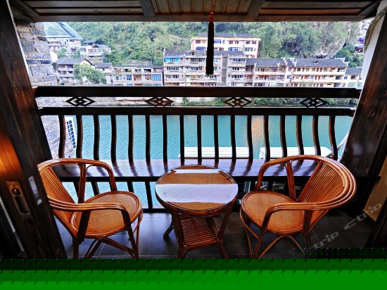 浪漫河景大床房