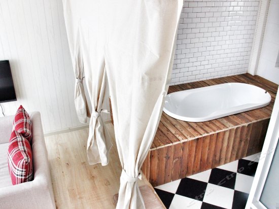 三层海景跃层浴缸大床房303