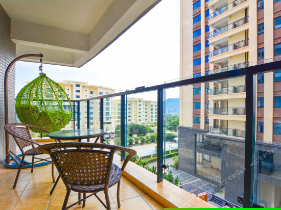 温馨三室一厅套房