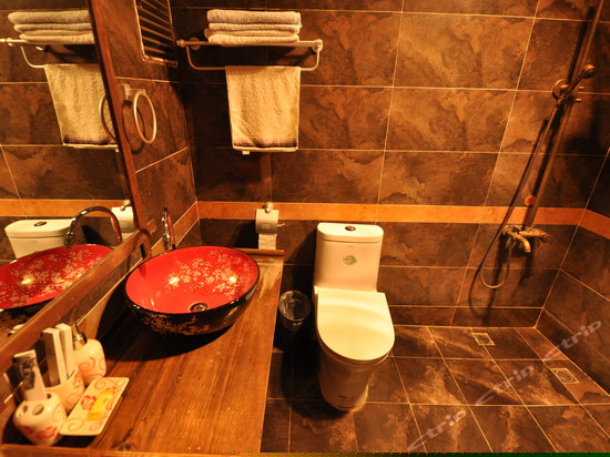 蜜月阳光大床房(胭脂醉)