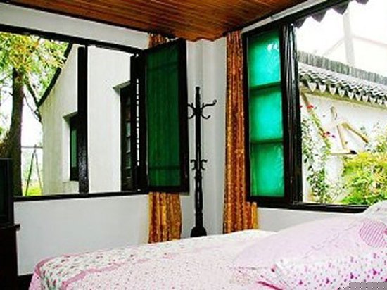 临河现代景观大床房