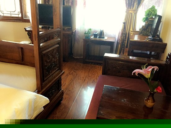 豪华雕花大床房