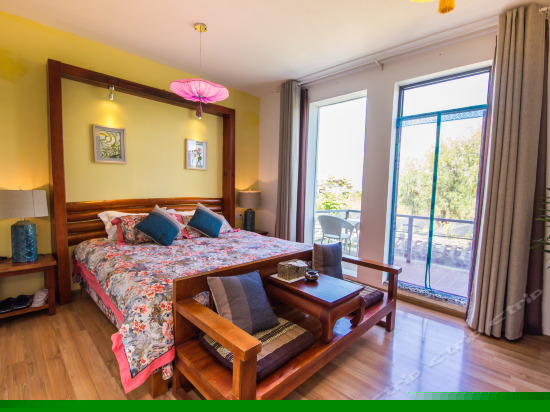 归鸿至阳台套房