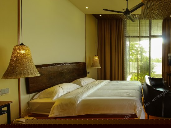 豪华高级海景大床房